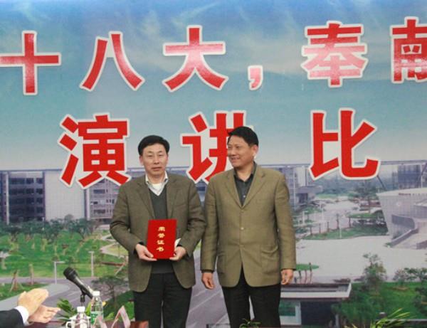 集團(tuán)舉行“學(xué)習(xí)十八大，奉獻(xiàn)在崗位”征文演講比賽